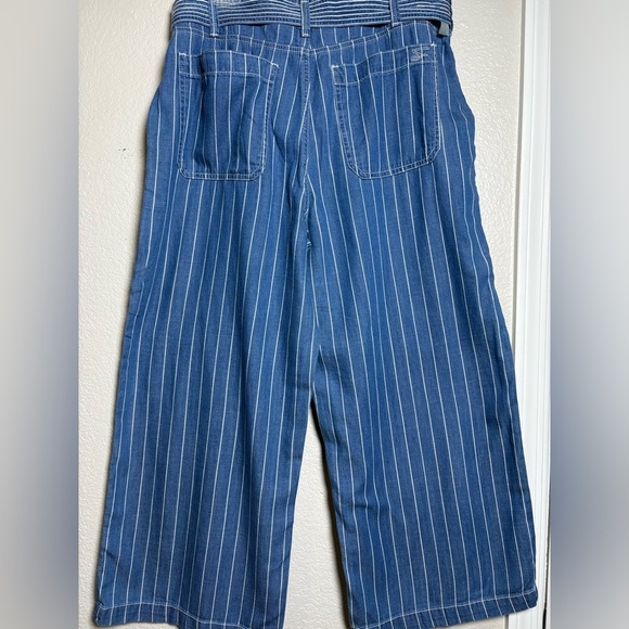 Cute Blue Chambray Wide Leg Cropped Pants with White Stripes. Cotton, Tencel. - Picture 9 of 12